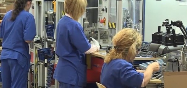 Трудът който се полага в празнични дни във всички случаи